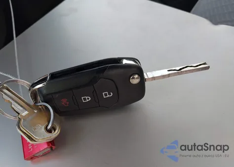 2021 Ford Escape S z USA, uszkodzony, nr VIN 1FMCU9F67MUA94602